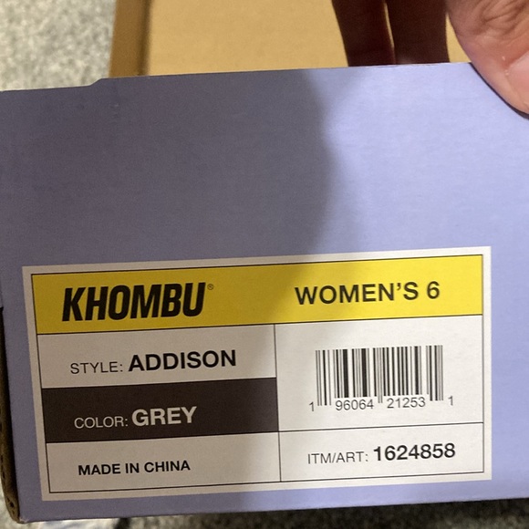 Brand new Khombu Addison all weather boots - Picture 2 of 3